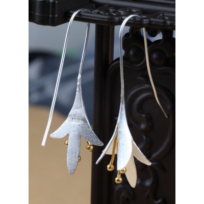 The earrings with campanula The earrings with campanula