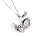 Love Potion Locket Necklace: Herzförmiger Silberanhänger mit Swarovski Kristallen – weitere Ansicht