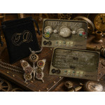 Die große Fee: Steampunk-Anhänger mit einer Fee, deren Flügel aus Zahnrädern bestehen – weitere Ansicht