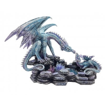 Der Drache mit dem Jungen auf dem Teich. Der Drache mit dem Jungen auf dem Teich.