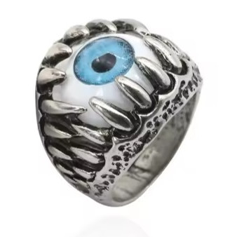 L'anello con l'occhio azzurro.