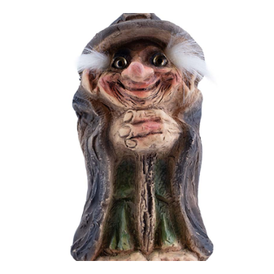 Il troll mago col bastone in mano e la mantella. Il troll mago col bastone in mano e la mantella.